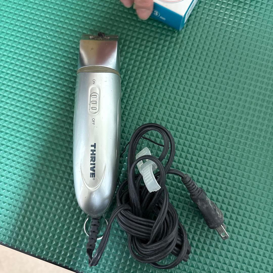 THRIVE バリカン シルバー/ピンク セット売り　替え刃セット