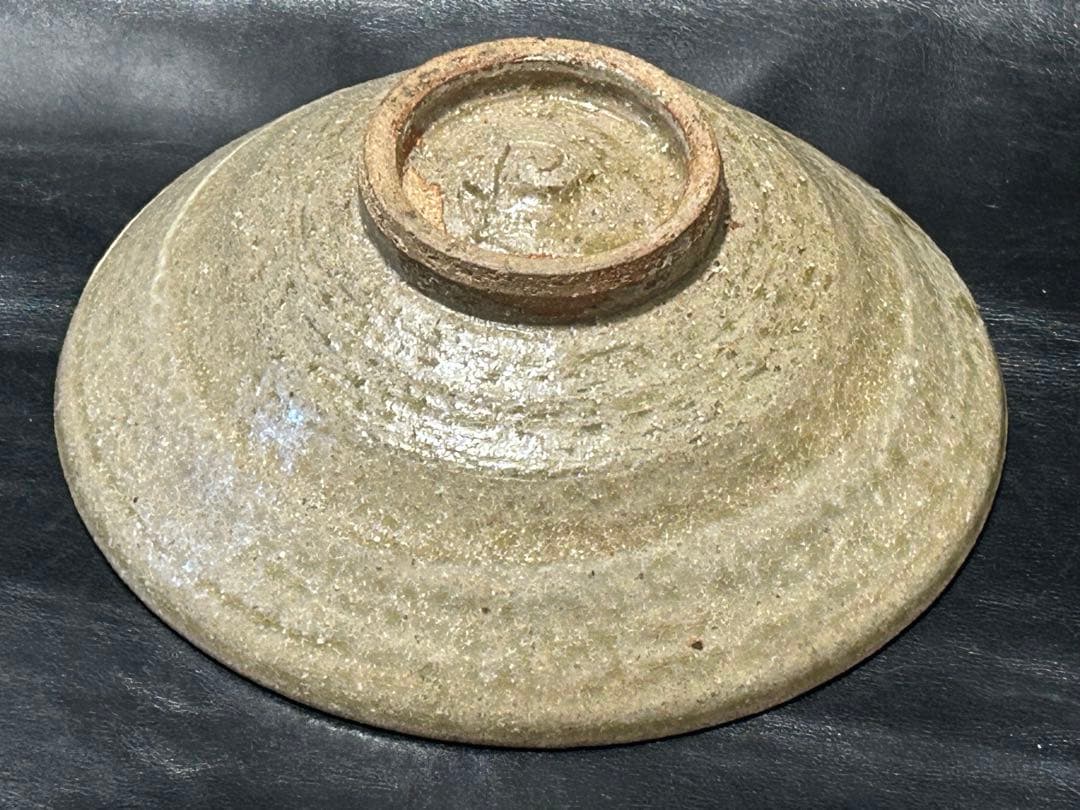 美しい古美術◾️蔵から深みのある緑色の釉薬が流れる上品で美しい平茶碗が出て来ました