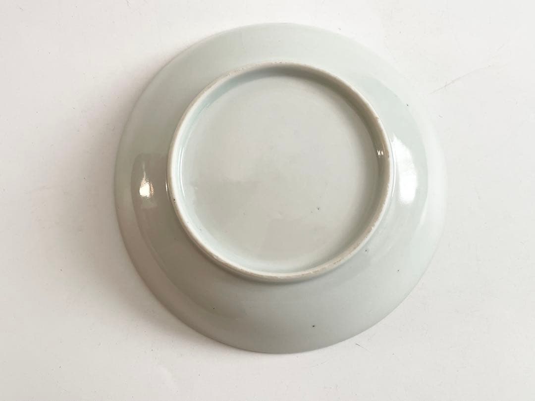 骨董　アンティーク　平戸　三川内　染付　梅に兜図　皿　丸皿　甲冑