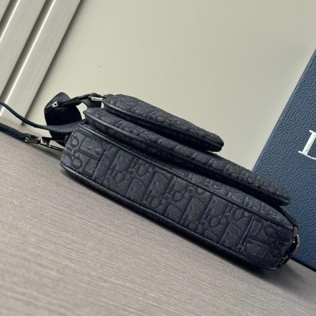 大人気！トリプル サドルバッグ　肩掛け　ショルダーバッグ　ブラック