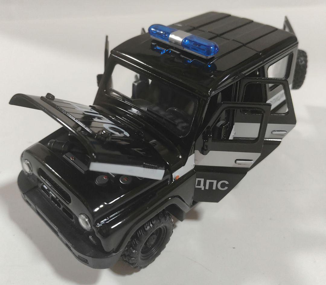 絶対希少 1/18 UAZワズ（UAZ）「ハンター」 合金製 パトロールカー