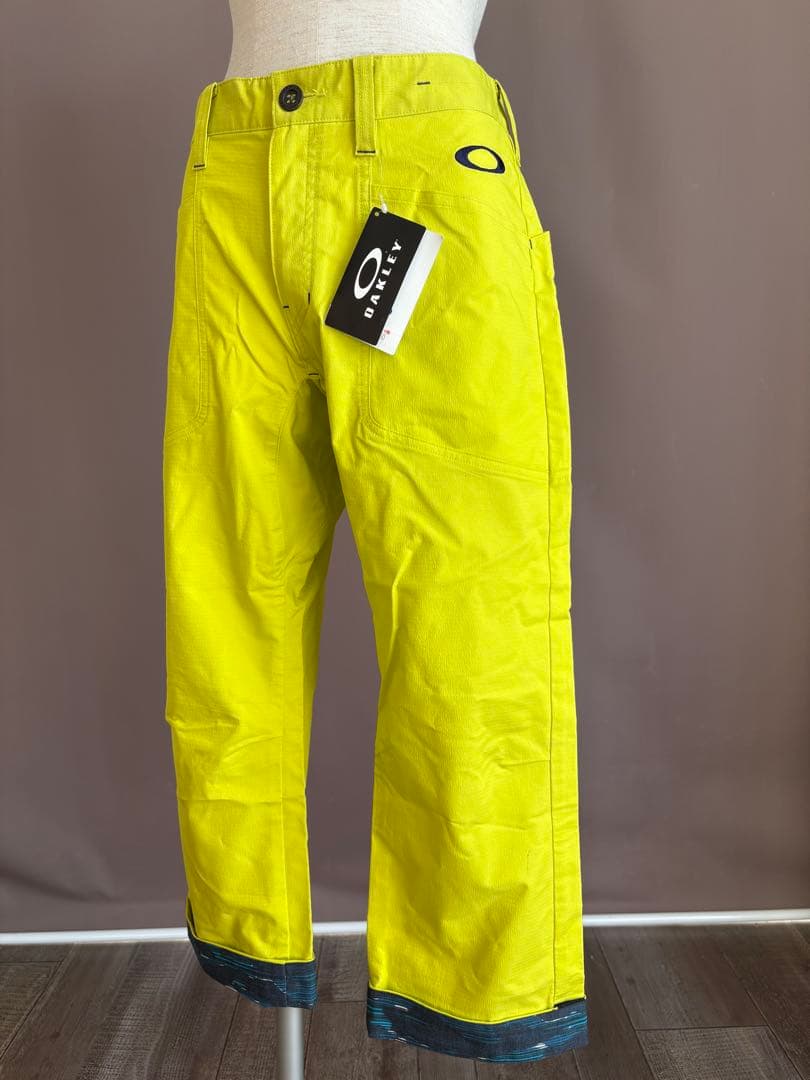 OAKLEY オークリー　ゴルフハーフパンツ　イエロー 32インチ新品
