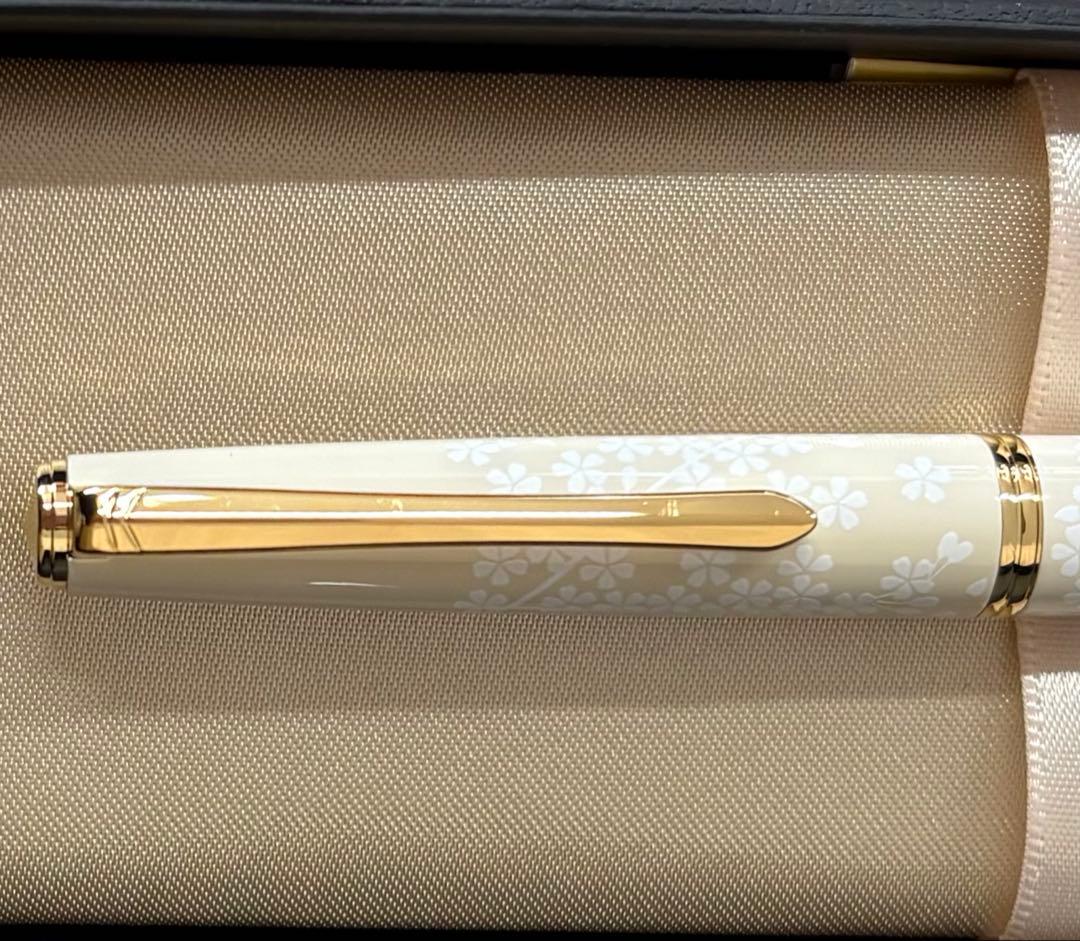 美品 パイロット レディホワイト桜 油性ボールペン 未使用