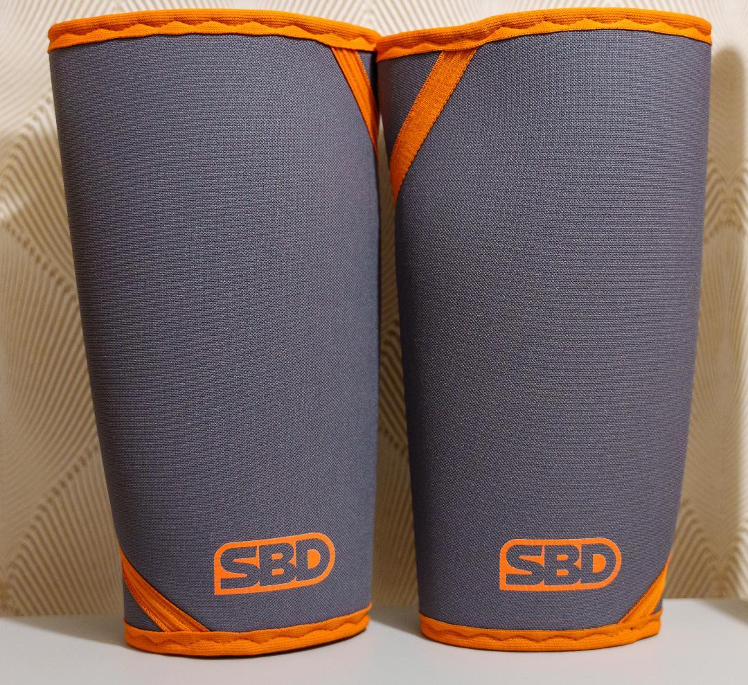 ほぼ新品SBDニースリーブ グレー Mサイズ