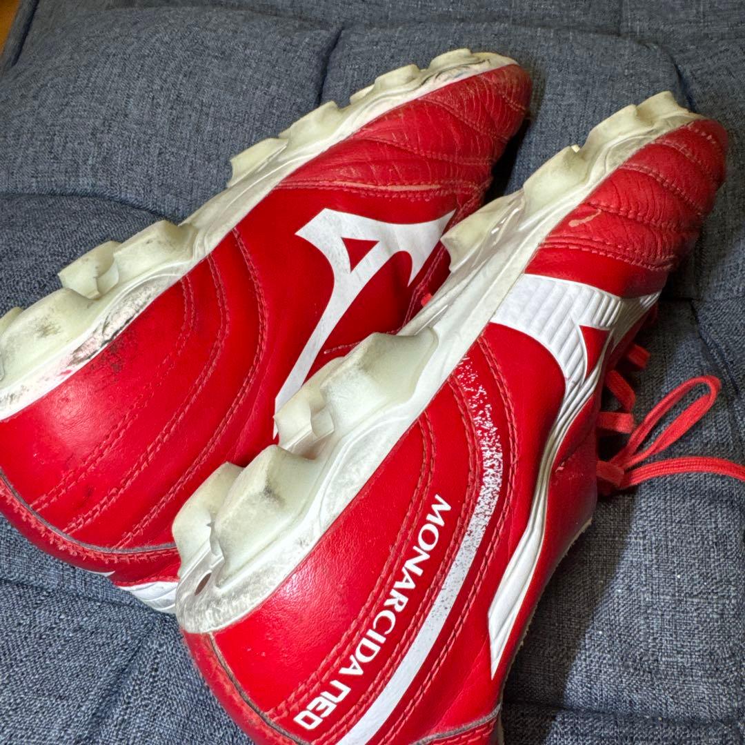 Mizuno Morelia Neo レッドサッカーシューズ