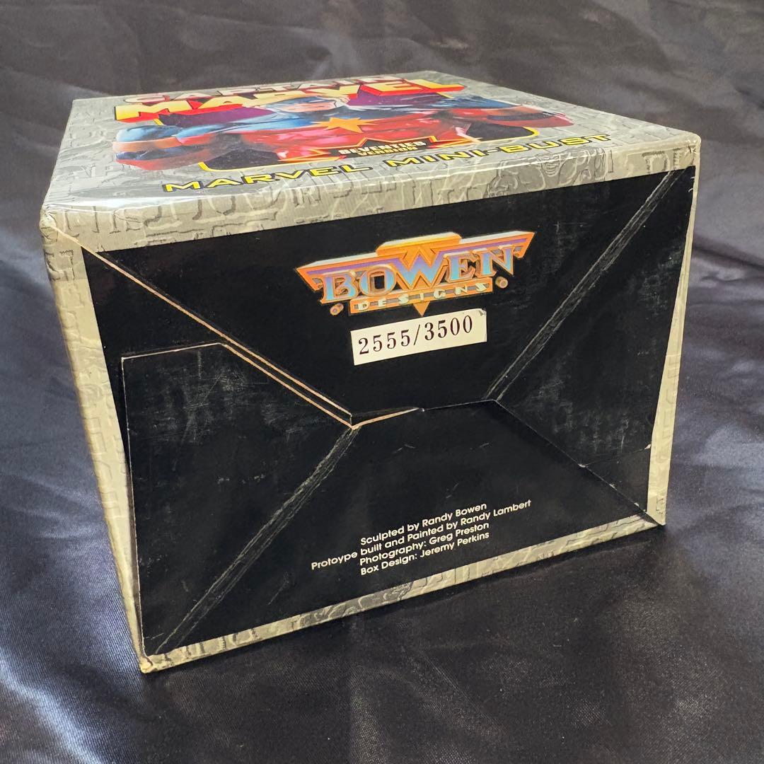 CAPTAIN MARVEL フィギュア　70sバージョン　マーベルミニバスト