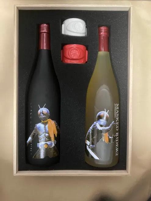 仮面ライダー50周年記念日本酒とお猪口セット　1号＆2号　720ml