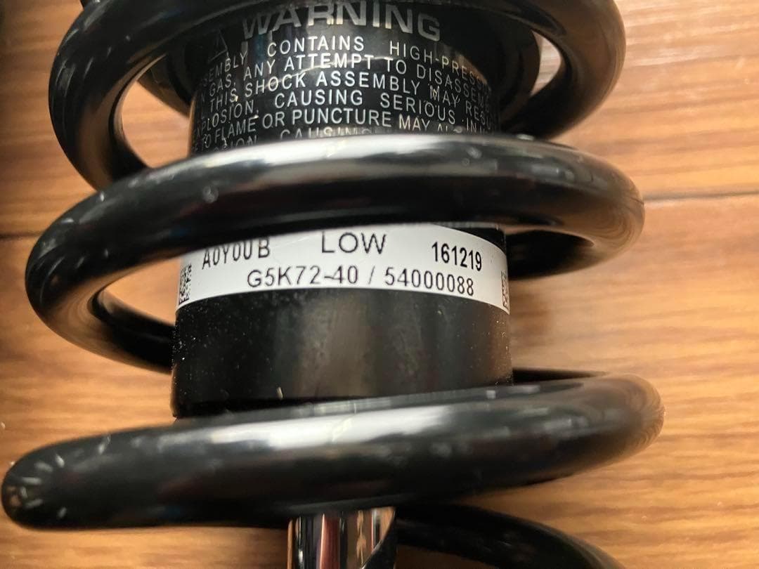 ハーレー純正 XL883N プレミアムサスペンション