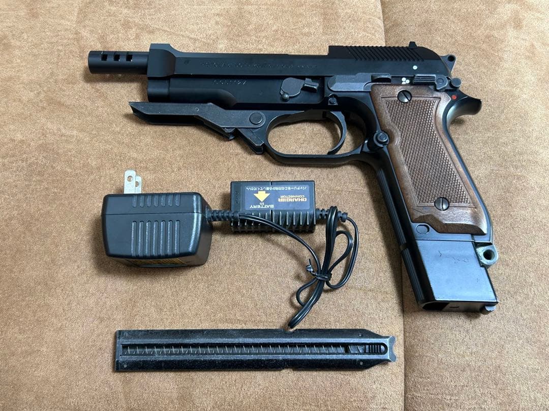 東京マルイ ベレッタ M93R 電動ハンドガン 18禁 動作確認済　充電器おまけ