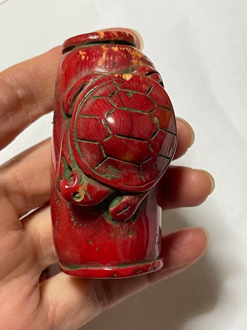 値下げ　赤い亀の彫刻　珊瑚風　鼻煙壺？　山珊瑚？希少