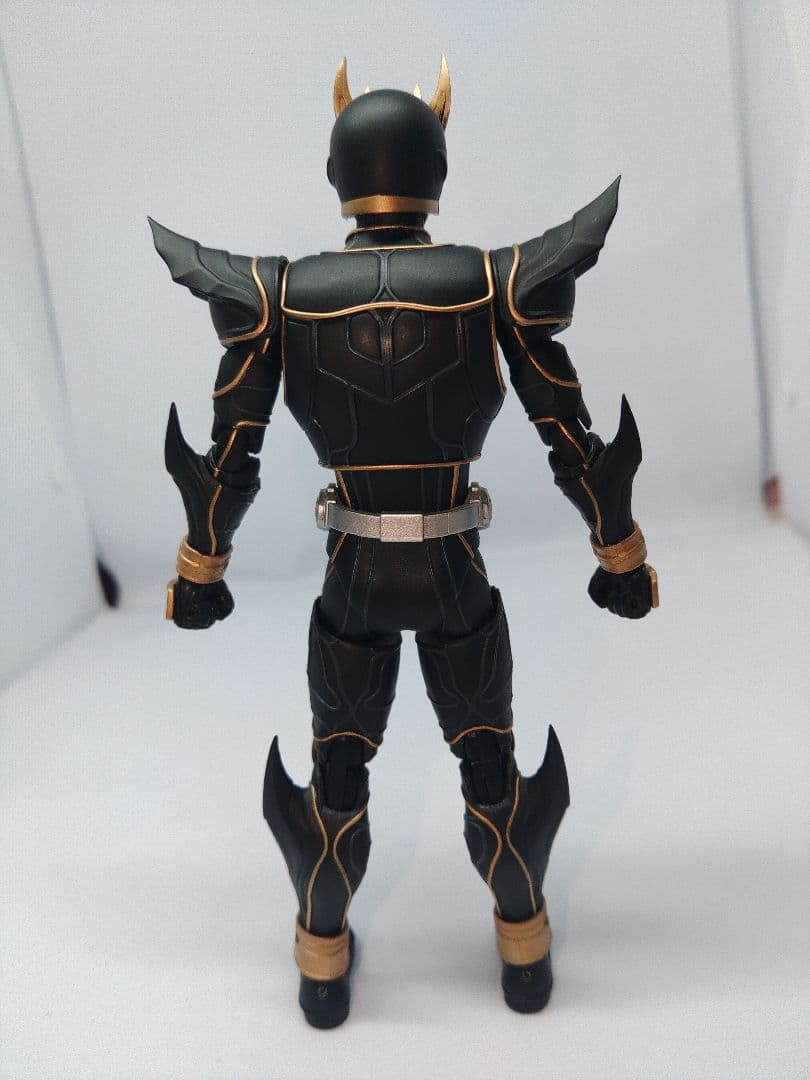 真骨彫　SHFiguarts 仮面ライダークウガ　アルティメットフォーム