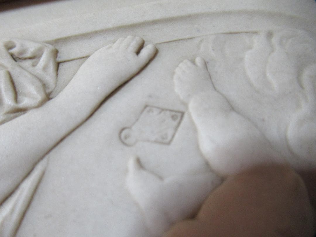 アラバスタの壁掛け　ヴィーナスと天使　19世紀　刻印あり　裏にもマークあり