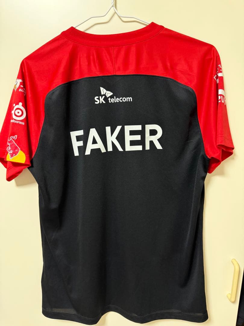 2022 T1 UNIFORM FAKER選手のジャージ 黒/赤