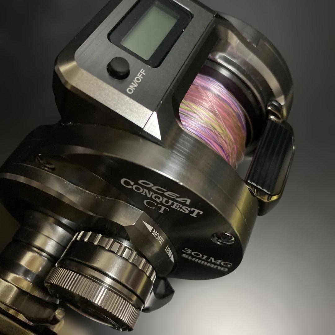 シマノ　24 オシアコンクエストCT 301MG (左)