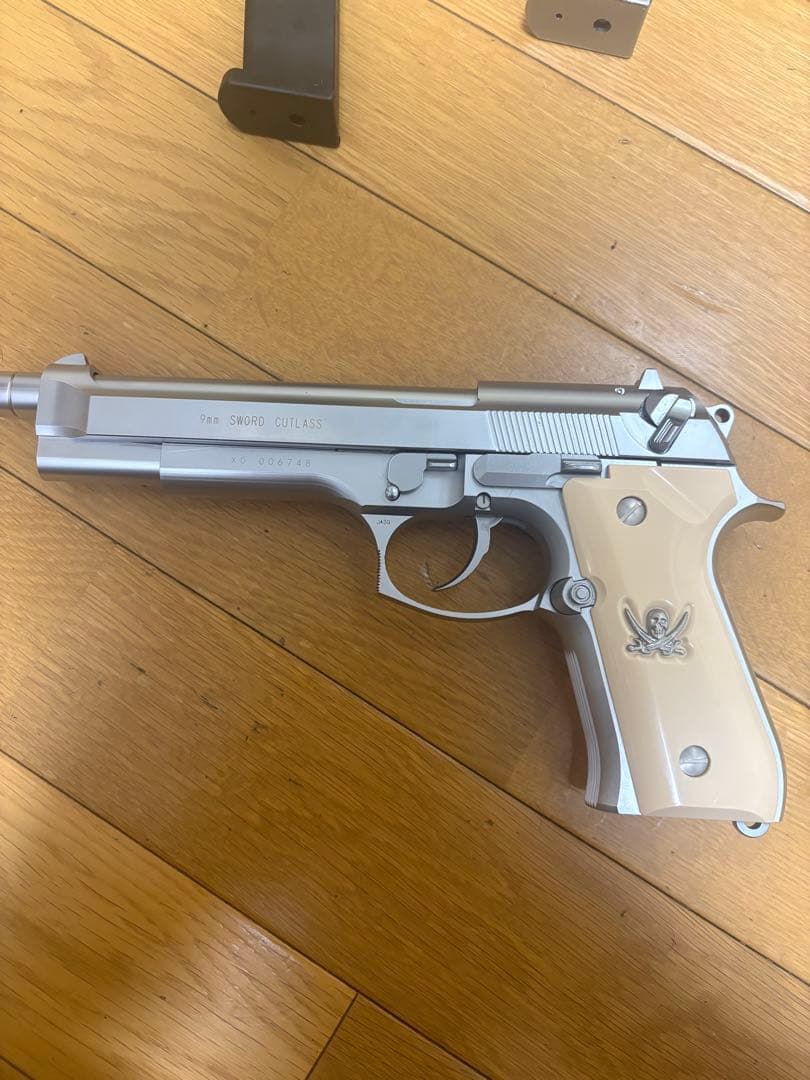 値下げ　KSC ソードカトラス&KSC スペアマガジン