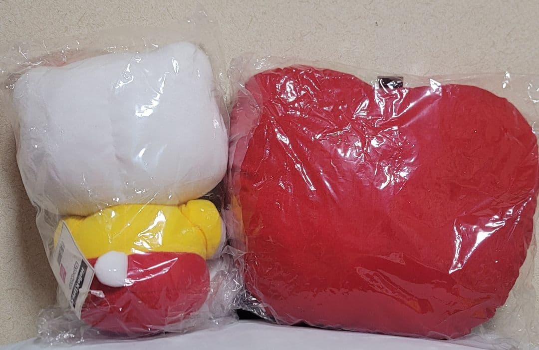 サンリオ　ハローキティ BIG ぬいぐるみ　クッション　約30センチ　希少