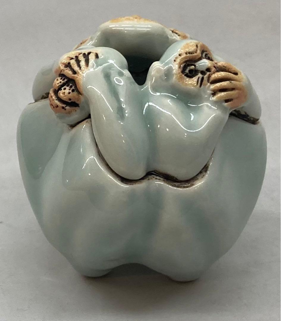 B149s  「青磁  胡孫香炉」3猿　見猿　言わ猿　聞か猿　香道具　茶道具