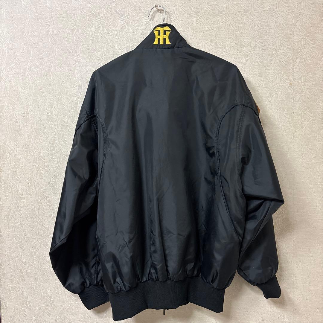 阪神タイガース　DESCENTE ブラックジャケット 虎の刺繍