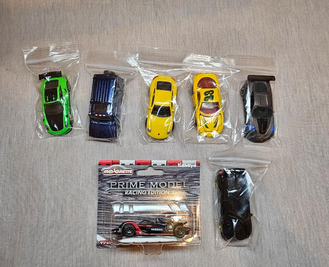 合計235 台のミニカー