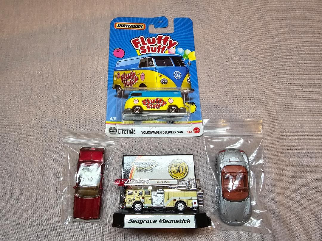 合計235 台のミニカー