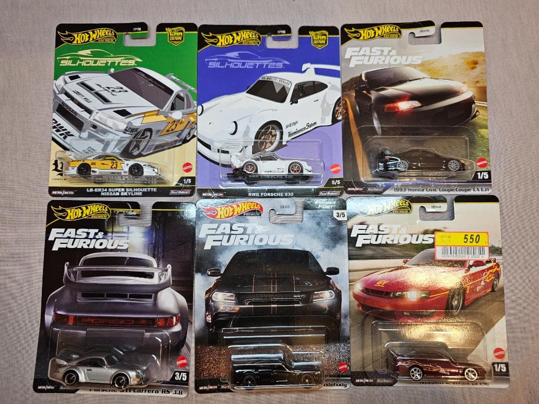 合計235 台のミニカー