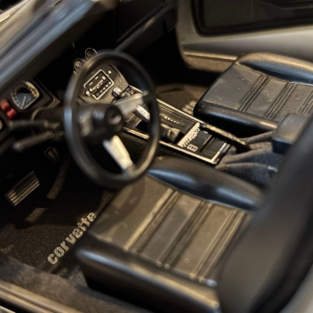 UTモデルズ 78シボレー コルベット アニバーサリー グリーンライト 1/18