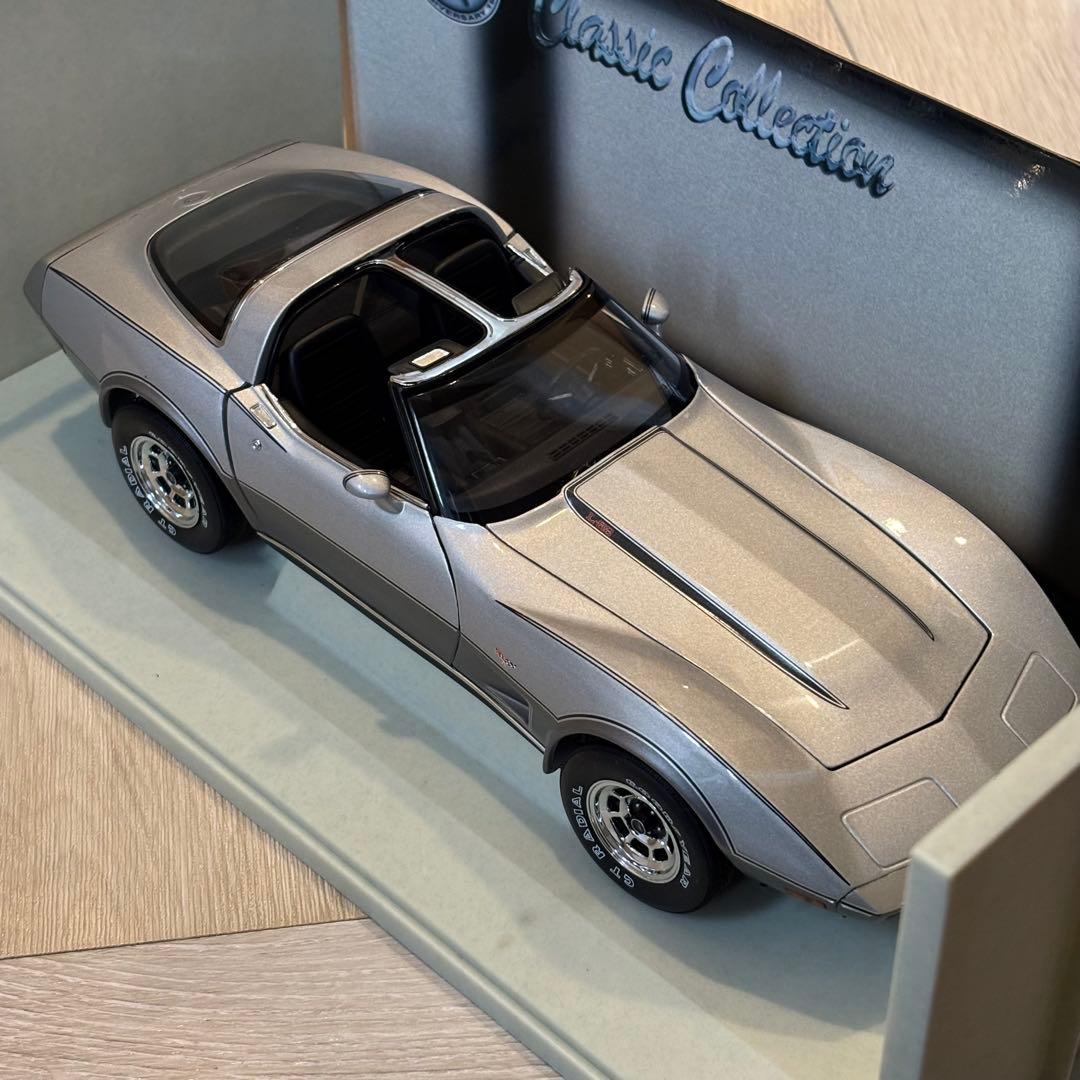 UTモデルズ 78シボレー コルベット アニバーサリー グリーンライト 1/18