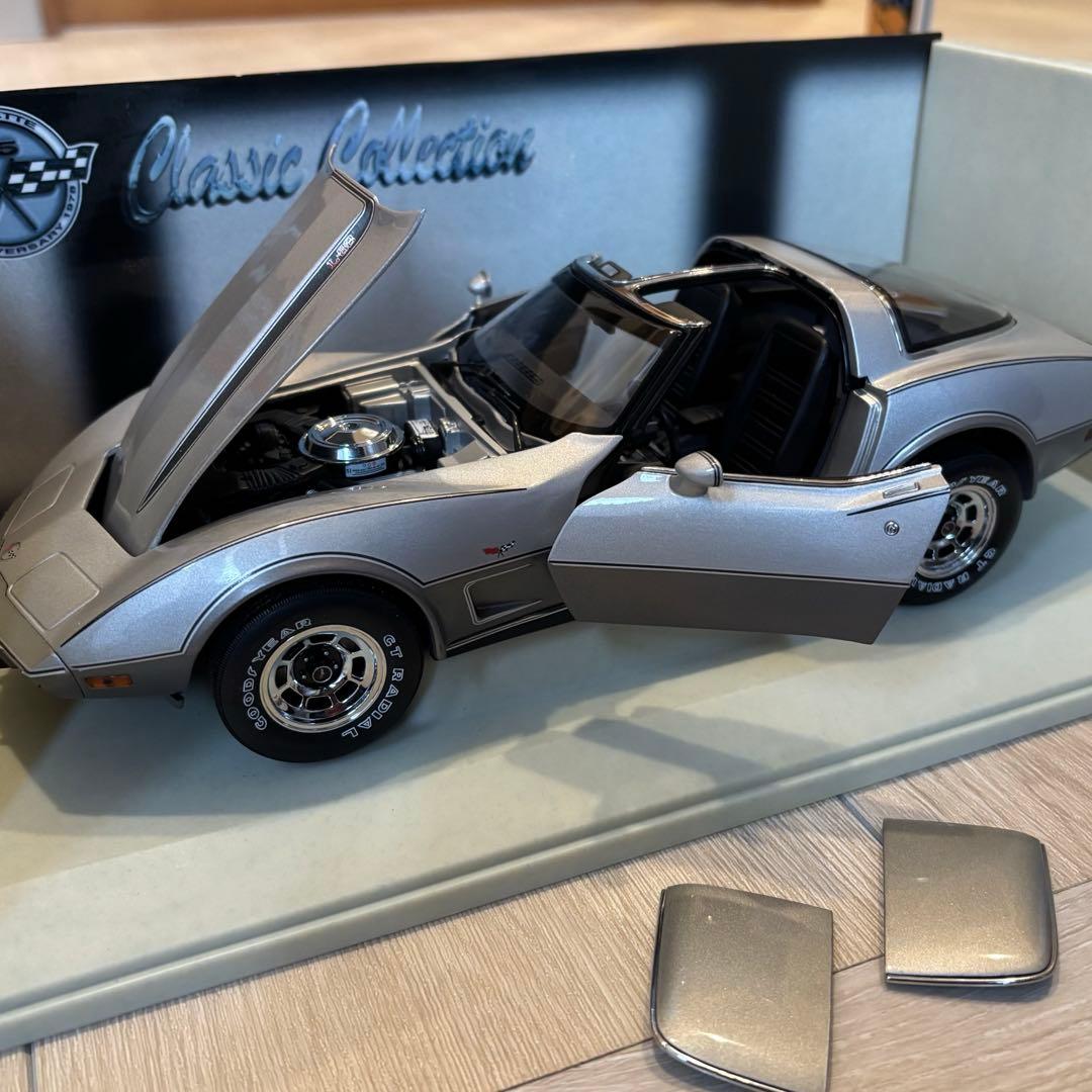 UTモデルズ 78シボレー コルベット アニバーサリー グリーンライト 1/18