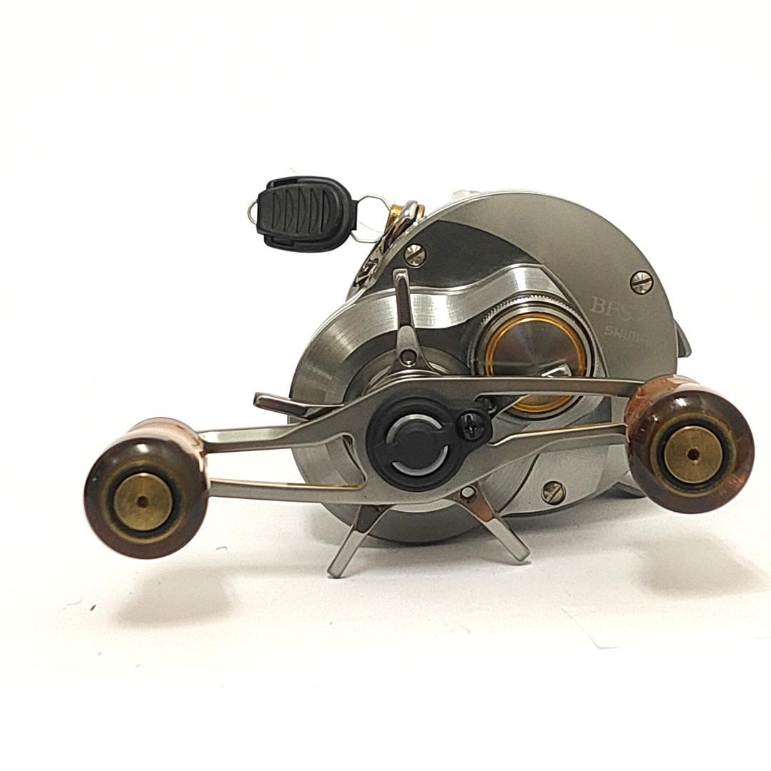 シマノ 23カルカッタコンクエスト BFSXG ハンドルノブ交換 ケース付