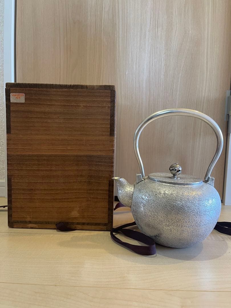 純銀保証　純銀製槌目湯沸1091g 銀瓶　桐箱　刻印あり　急須　茶壺　茶道具鉄瓶