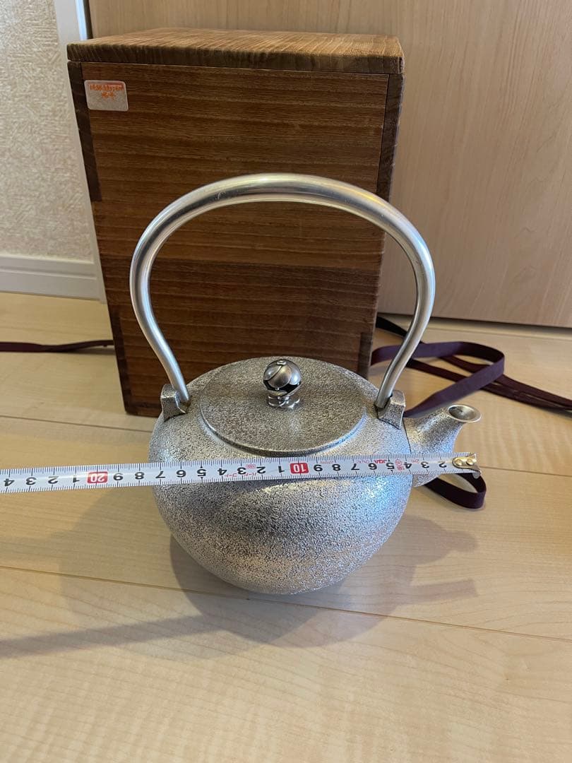純銀保証　純銀製槌目湯沸1091g 銀瓶　桐箱　刻印あり　急須　茶壺　茶道具鉄瓶