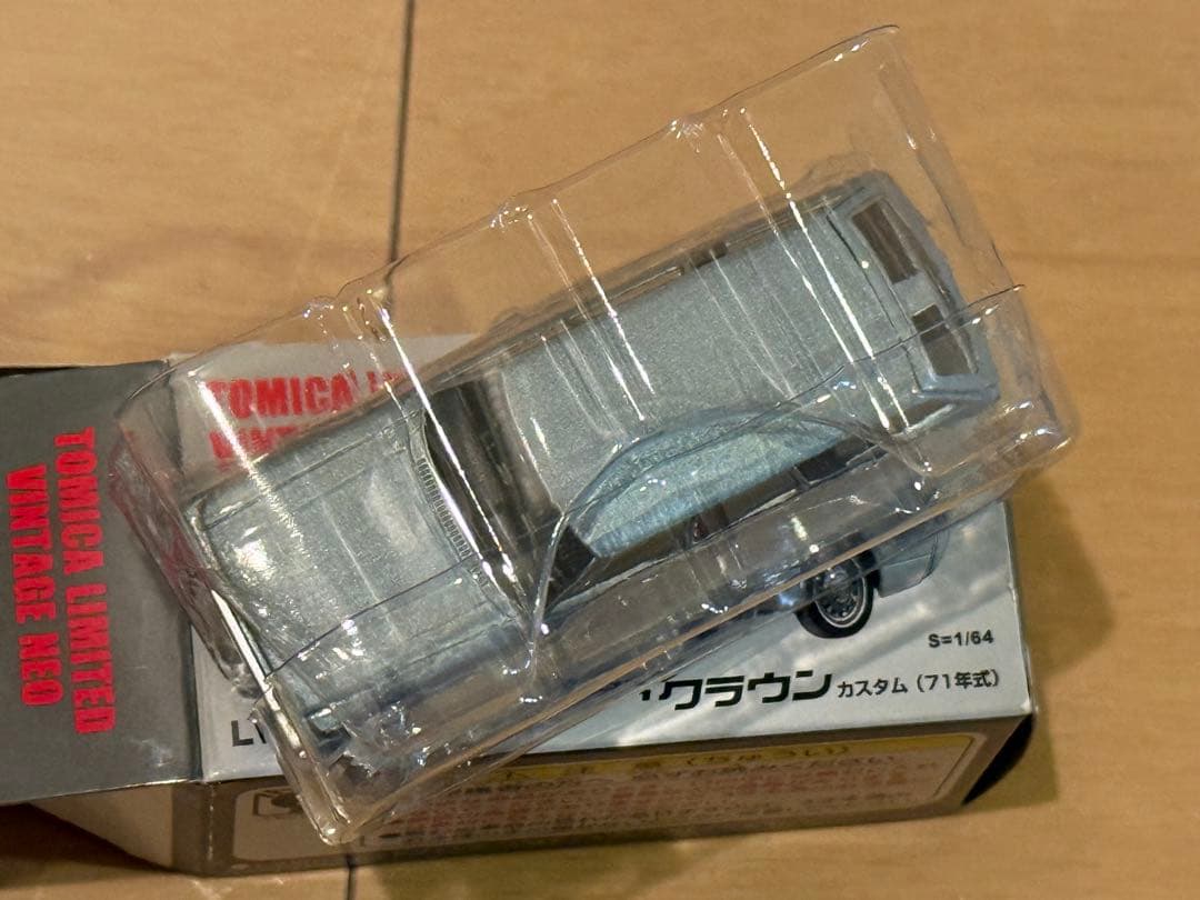 トミカリミテッドヴィンテージNEO トヨタ クラウン カスタム LV-N108