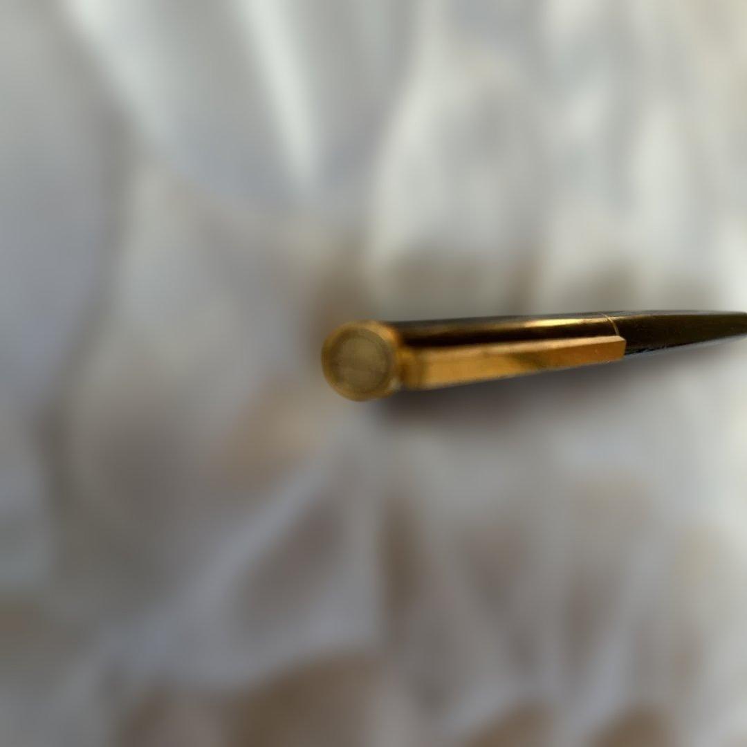 セールDunhill 黒色 金属製 万年筆 ゴールドアクセント