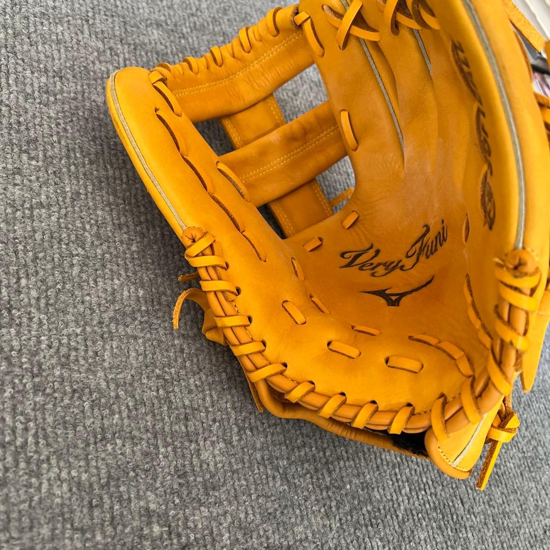 Mizuno ソフトボールグローブ 軟式 イエロー　右投げ用