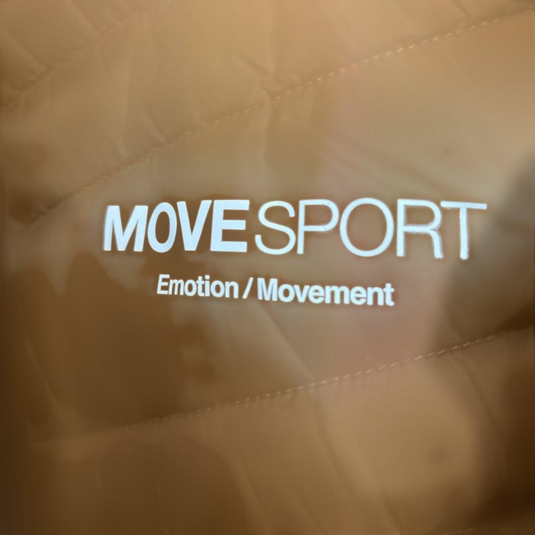 デサントムーブスポーツ 吸湿発熱ジャケット 中綿　防寒フード付き 防風 陸上競技