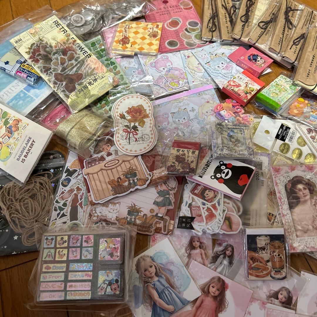 紙モノまとめ売り⭐️訳あり処分、海外コラージュ素材紙、シールメモ、スタンプ、雑貨等