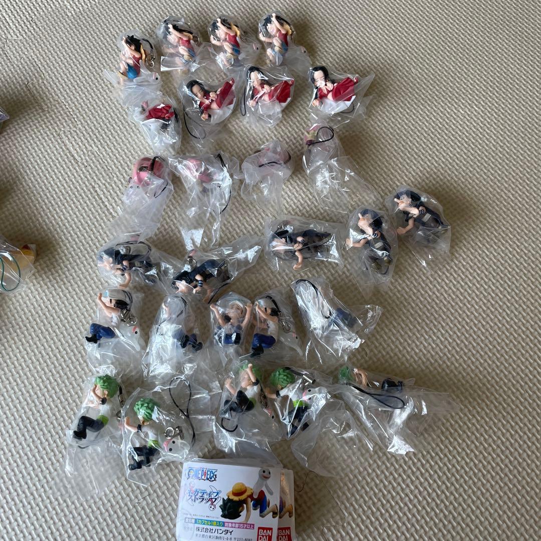 ワンピースバーガーチョッパーマン&ワンピース ネガティブストラップ 70個セット