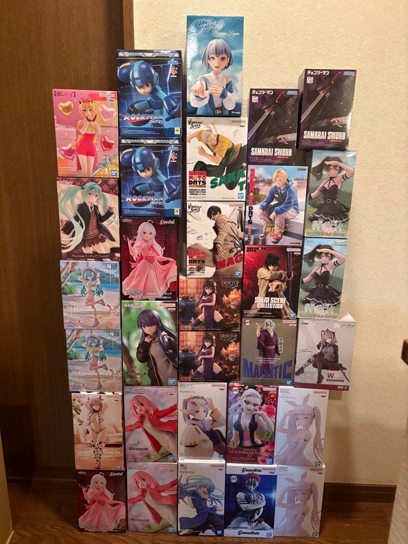フィギュア31個まとめ売り　サカモトデイズ　ゆるキャン　猗窩座　小手川　初音ミク