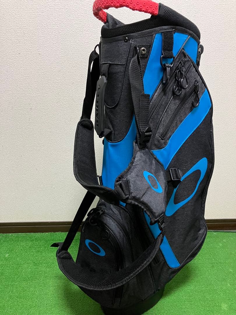 オークリー　スタンド式キャディバッグ