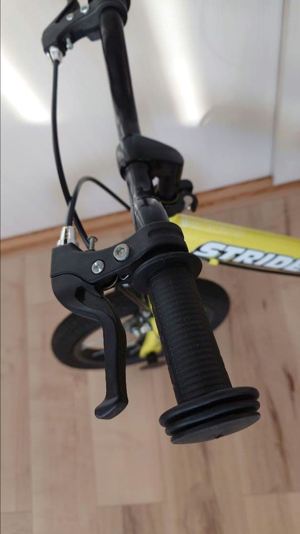 STRIDER ストライダー 14x ライムイエロー　スタンド付き