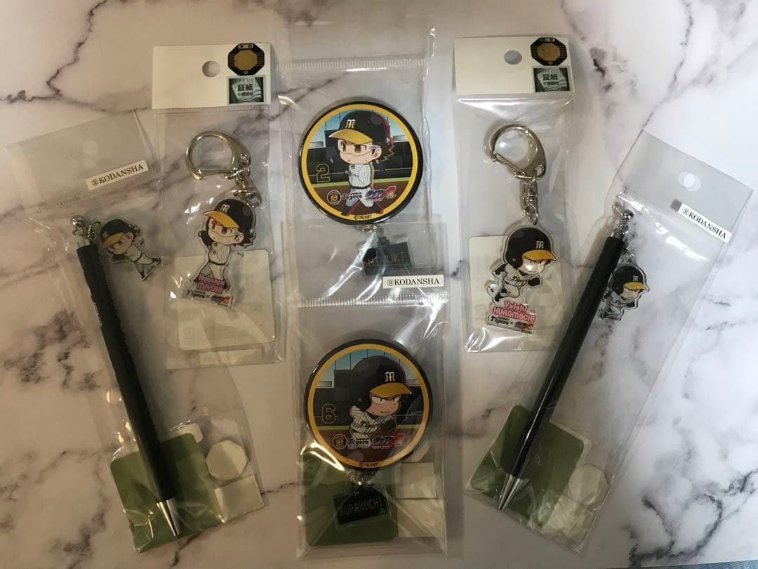 ダイヤのA 阪神タイガース　ボールペン　缶バッジ　アクキー　クリアファイル