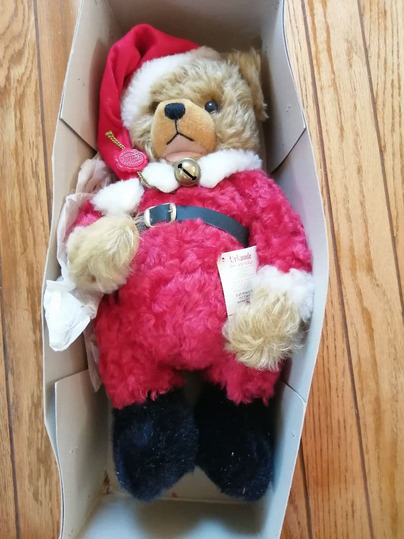 1000体限定のテディベアです。