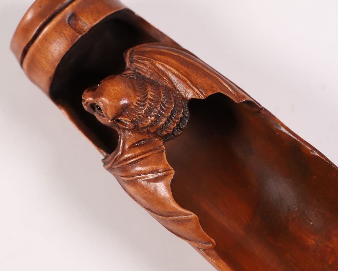 木製 提物 根付 玉松(銘) 茶合形 蝙蝠 彫刻 木彫り【MA926】