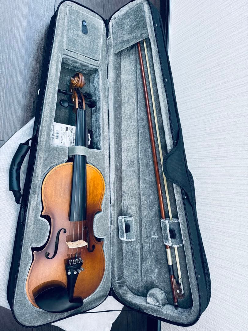 木製バイオリンと弓、ハードケース付き