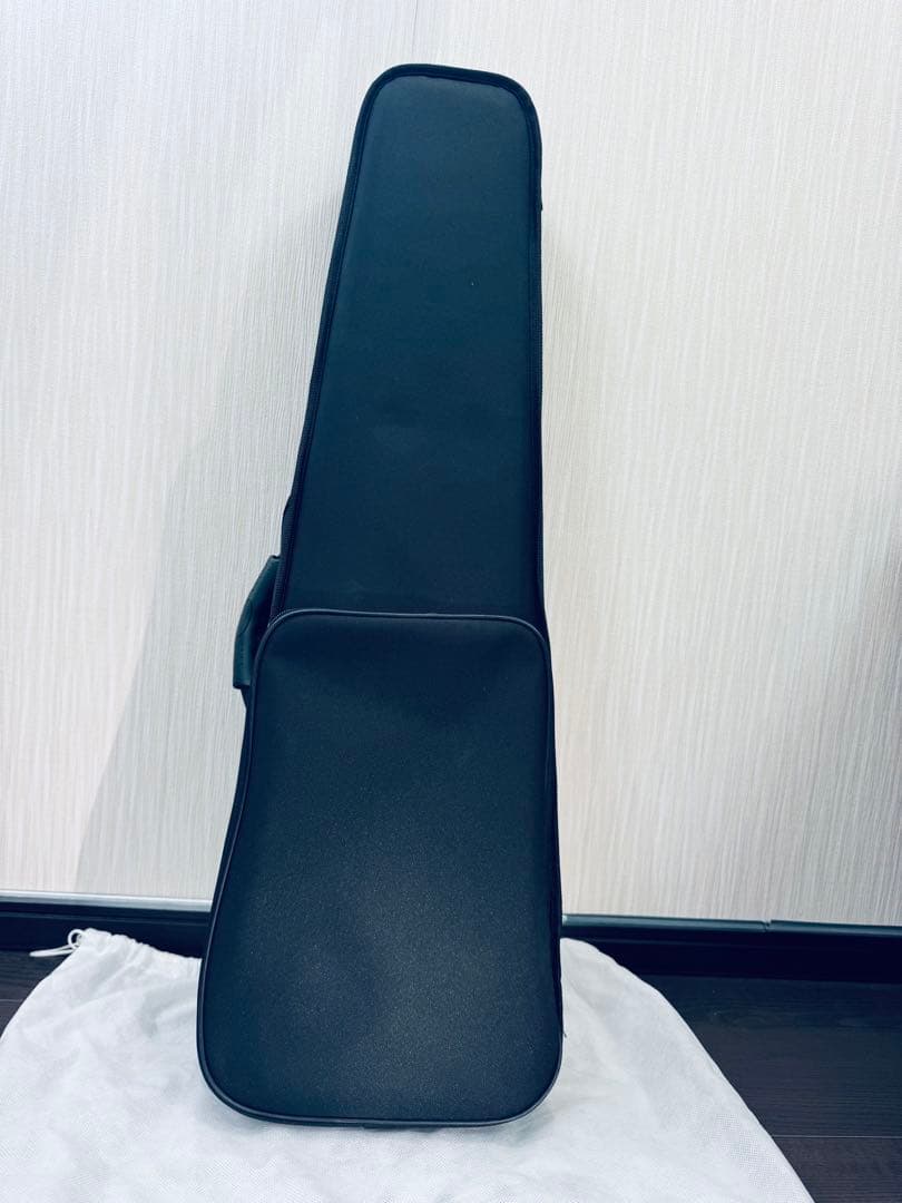 木製バイオリンと弓、ハードケース付き