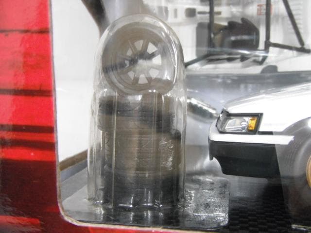 DISM 1/24 トヨタ AE86 カローラ レビン 前期 1983年式