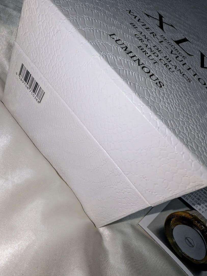 ルイ・ヴィトン シャンパン 新品箱付き、チャーム、光るボトル。