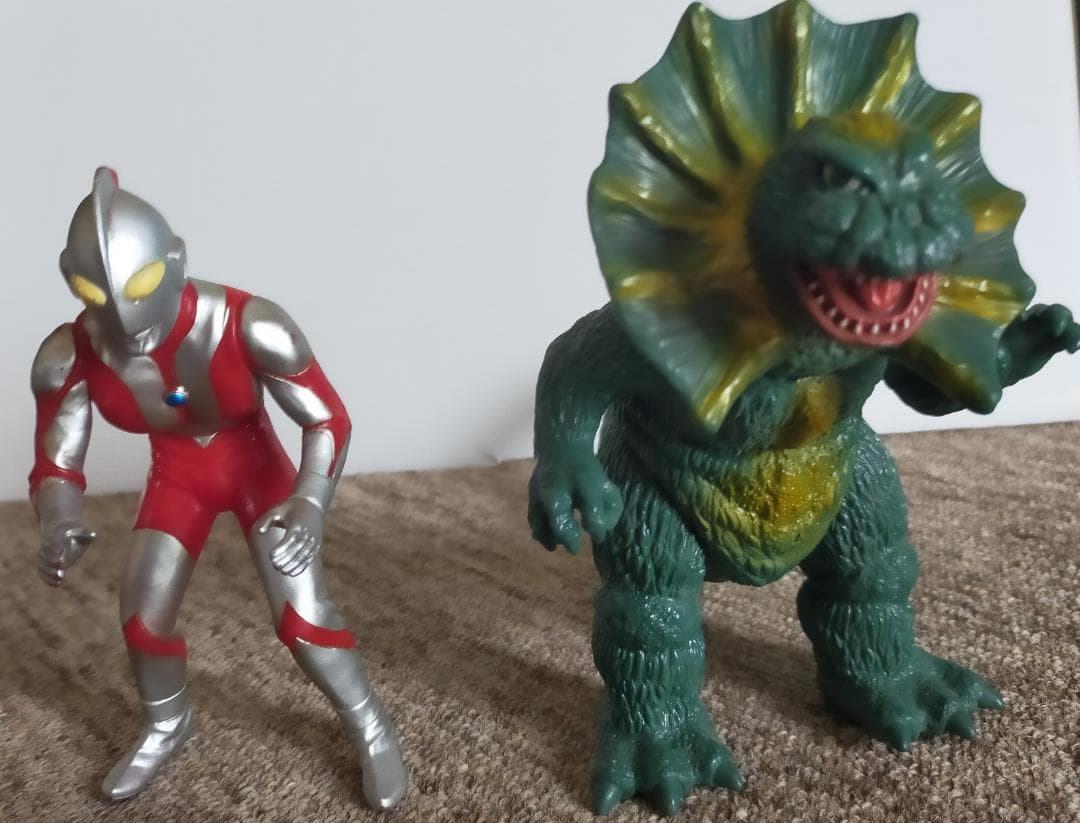 ウルトラマン、ジラース　ソフビ２体　(ウルトラバトルゾーン　怪獣大決戦場)