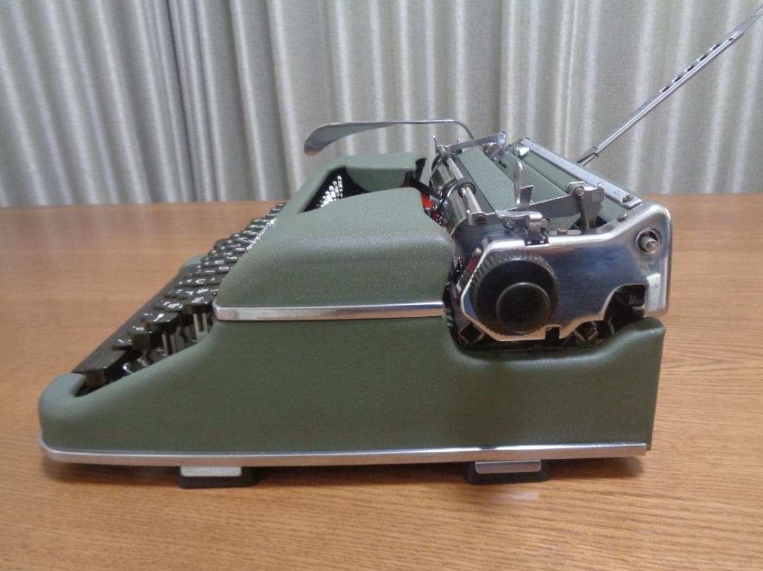 完動品　Olympia SM3 De Luxe　オリンピアタイプライター