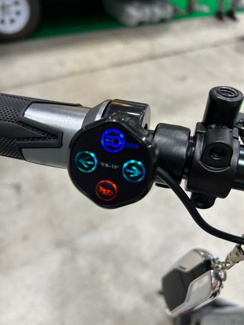 日本製EVスクーター　ベンツグレー　サドル付き　新品展示品一台限定最大5年保証